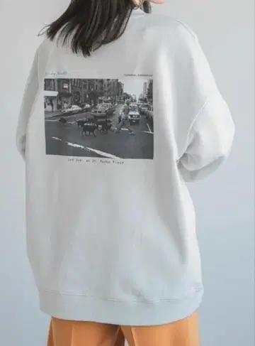 LOWRYS FARM 남성용 맨투맨 콜라보 리키 파월