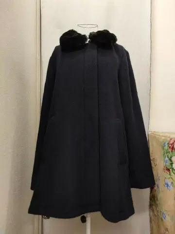 크리티아 네이비 코트