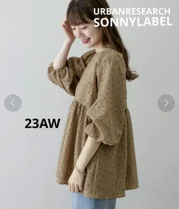 어반 리서치 써니 라벨 23AW 자카드 도트 블라우스