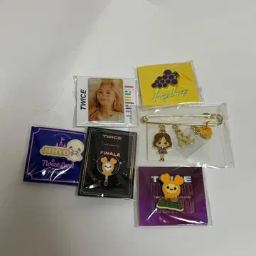 트와이스 지효 핀 배지 묶음 판매