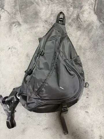 블랙 숄더백 나일론제 노움코어 테크