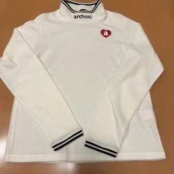 택 없음. 새상품 archivio 하이넥 스웨터 화이트 38