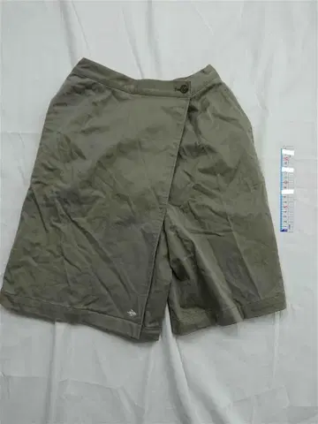 꼼사데모드 랩 숏팬츠 카키 계열 여성용