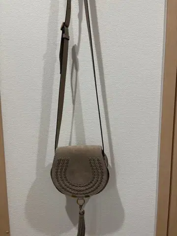 끌로에 스웨이드 숄더백 그레이