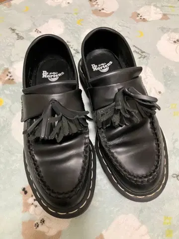 닥터마틴 dr.martens 태슬 로퍼 화이트 스티치