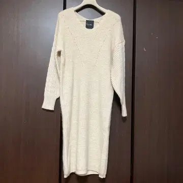 어반 리서치 ROSSO 아이보리 V넥 니트 롱 원피스