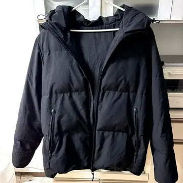 GU 블랙 다운 자켓 후드 부착