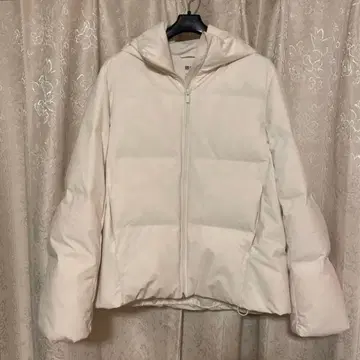 UNIQLO 심리스 다운 파카 M 사이즈 아이보리
