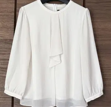 Reflex 프릴 장식 화이트 블라우스 7부 소매