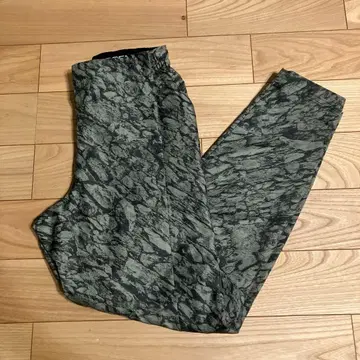 새상품급 DESCENTE 데상트 올 패턴 카모 패턴 이지 팬츠 S 사이즈