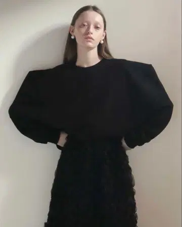 [ 새상품 ] AMOMMA / PUFF SLEEVE SWEAT