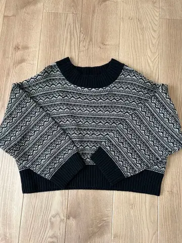 Spick&span 블랙 크롭 니트 스웨터 숏 기장 패턴