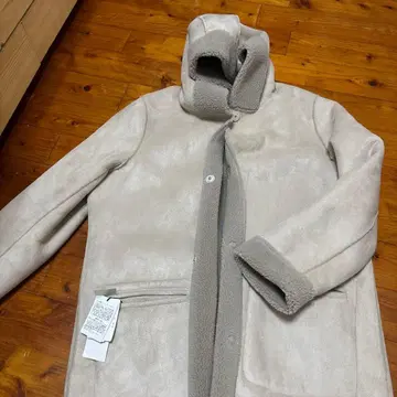 새상품 미사용 택 포함 상품입니다! 무스탕, 보아 코트 리버서블입니다