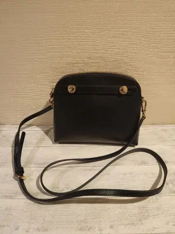 FURLA 훌라 가죽 숄더백 골드 금장 장식