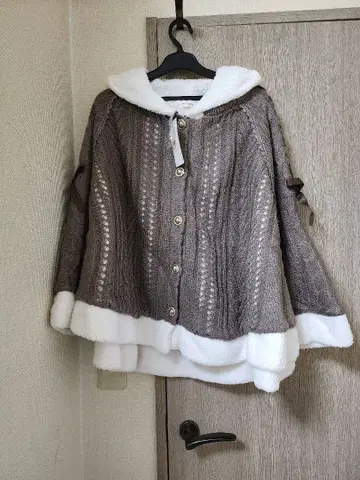 [ 새상품 미사용 ] 엑시즈팜 보아 니트 판초