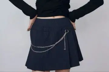 택 포함 새상품! EMODA 레이어 체인 벨트 플리츠 미니 스커트 네이비