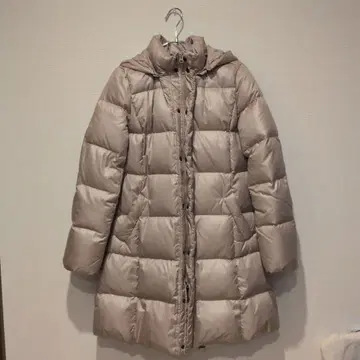 후드 부착 베이지 다운 자켓