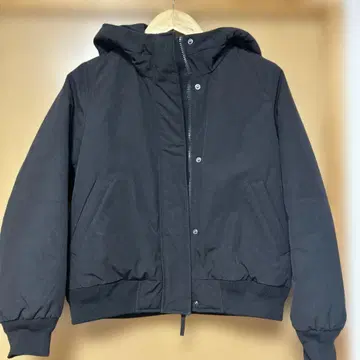 UNIQLO M 사이즈 후드 부착 블랙 자켓