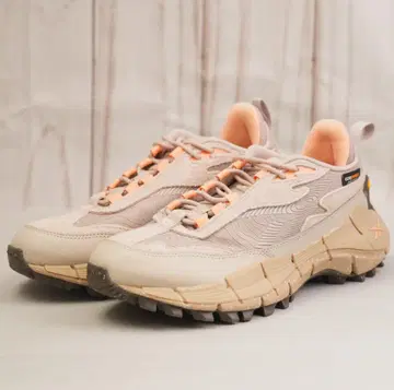 새상품급 Reebok ZIG KINETICA 2.5 EDGE 24cm