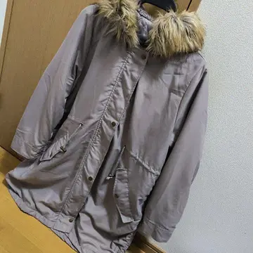 퍼 달린 모즈 코트