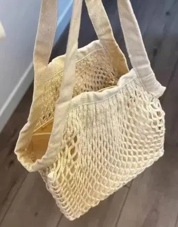 메쉬 토트백 크림색