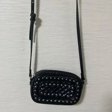 ZARA 스터드 장식 블랙 퀼팅 숄더백