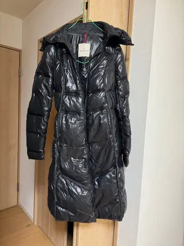 MONCLER 블랙 다운 자켓 후드 부착