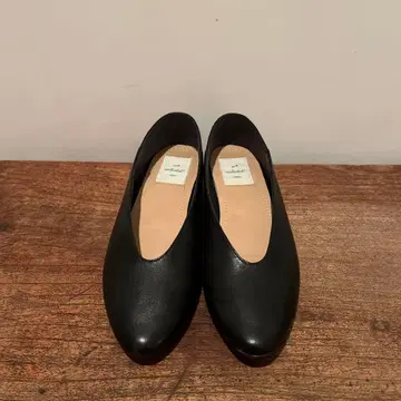 새상품! [인챈티드] 블랙 펌프스 사이즈 36(23cm)