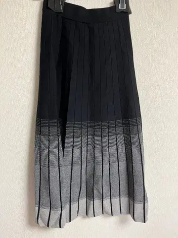 미사용 새상품 택 포함 롱 니트 플레어 스커트