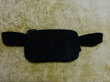 편리한 수납 아이디어가 담긴 얇은 타입 다기능 웨스트 파우치 블랙