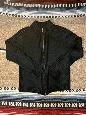 블랙 & 다크 그린 드라이버 니트