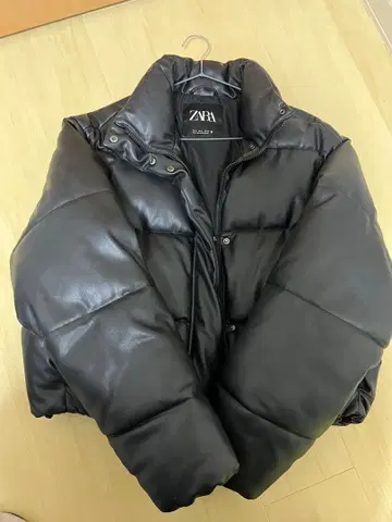 ZARA 블랙 다운 자켓 M