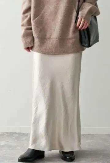 새상품급 Spick&Span 새틴 플레어 스커트