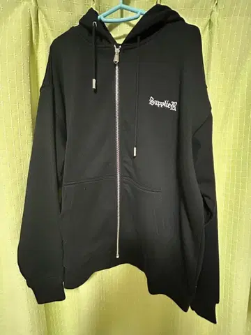 SupplieR 블랙 후드티 후드 부착