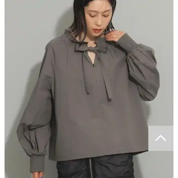 Ray Beams 개더 넥 보타이 블라우스