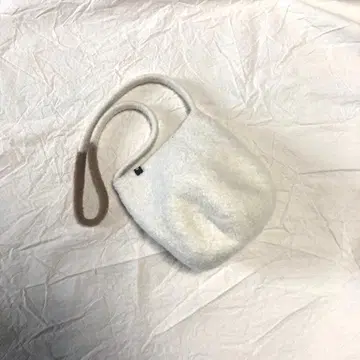 Cecilie telle short strap ball bag