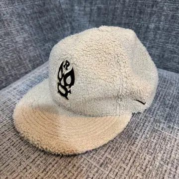 러셀노 플랫 캡 베이지 보아 루차 마스크 RUSSELUNO