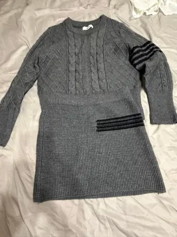 그레이 케이블 짜임 긴팔 니트 스웨터