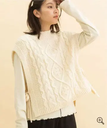 POU DOU DOU 아이보리 케이블 니트 베스트