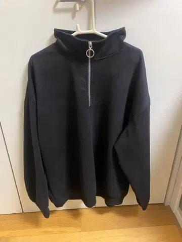 LILL 블랙 하이넥 맨투맨 L