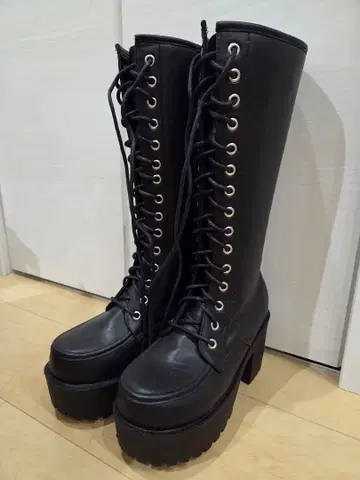 블랙 레이스업 롱 부츠 코스프레