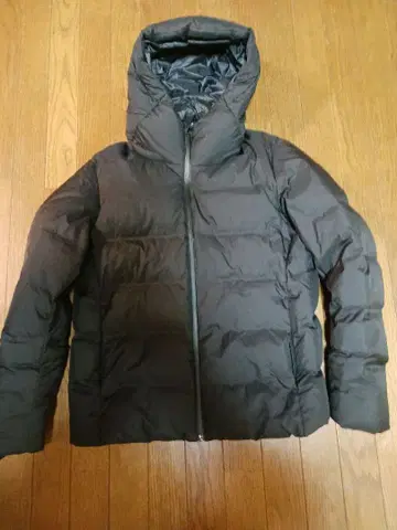 유니클로 심리스 다운 블랙