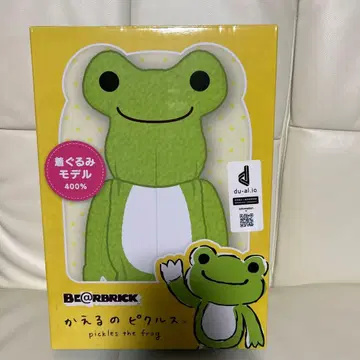 BE@RBRICK 개구리 피클스 400% 인형옷 모델