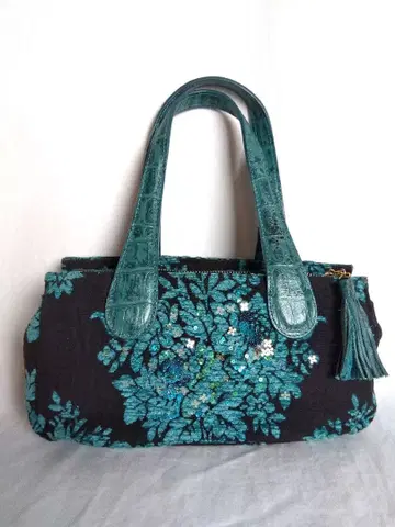 Think bee! 싱크비 태슬 스팽글 파란색 자수 핸드백