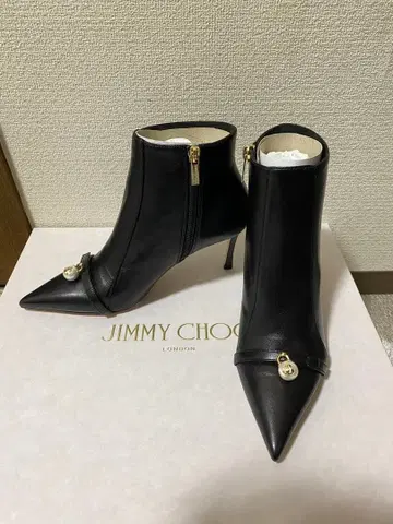 JIMMY CHOO 블랙 부티 36