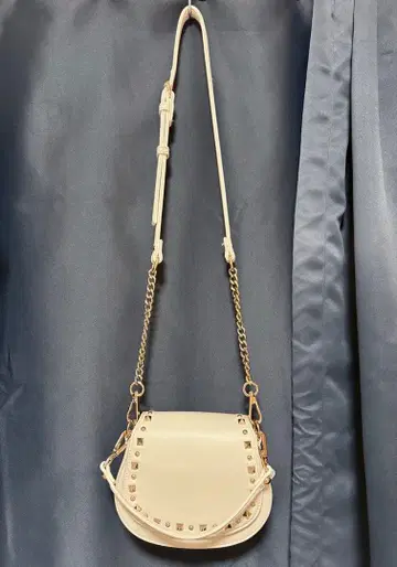 Diana 스터드 숄더백