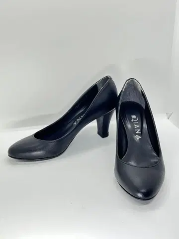 미사용 새상품급 다이애나 22.5cm DIANA 플레인토 펌프스