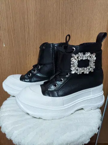 Rady 통굽 스니커즈 비쥬 스톤 포함 S 사이즈