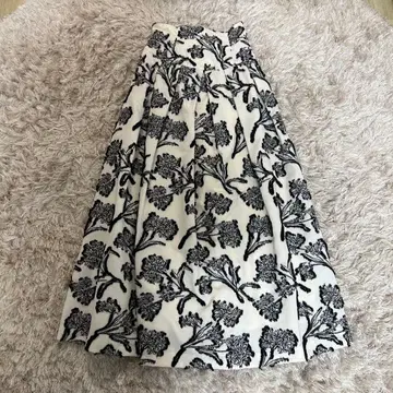 Lily brown 롱 플레어 스커트