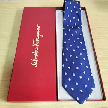 살바토레 페라가모 넥타이
